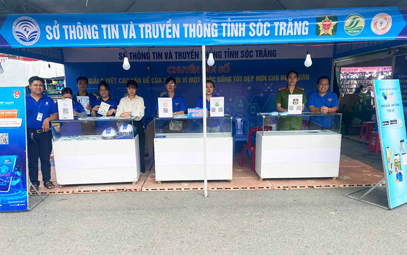 Tổ chức gian hàng Chuyển đổi số tại Hội chợ xúc tiến thương mại sản phẩm OCOP, đặc sản vùng miền, trong khuôn khổ Lễ hội Oóc Om Bóc - Đua ghe Ngo tỉnh Sóc Trăng năm 2023