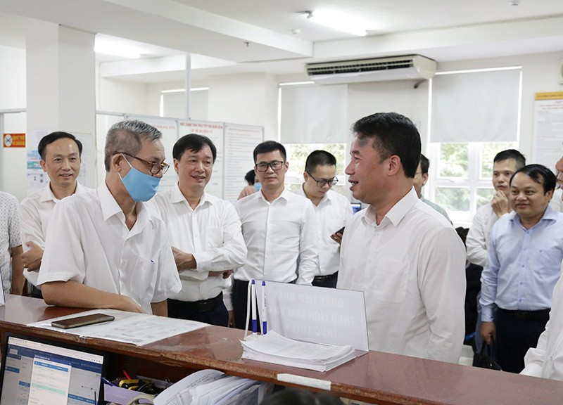 Chuyển đổi số toàn diện, lấy người dân, doanh nghiệp làm trung tâm phục vụ